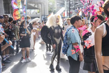 Bangkok, Tayland - 4 Haziran 2023 Siyam Merkezi Özgürlük ve Gurur Dünyası 2023, İnsanların kısa eylem ve atmosferi kutlamalara katılıyor.