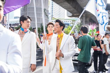 Bangkok, Tayland - 4 Haziran 2023 Siyam Merkezi Özgürlük ve Gurur Dünyası 2023, İnsanların kısa eylem ve atmosferi kutlamalara katılıyor.