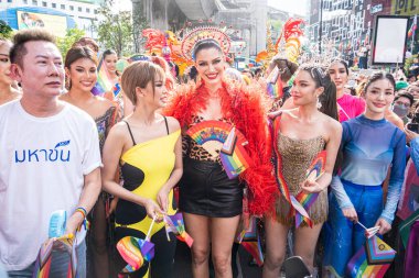 Bangkok, Tayland - 4 Haziran 2023 Siyam Merkezi Özgürlük ve Gurur Dünyası 2023, İnsanların kısa eylem ve atmosferi kutlamalara katılıyor.