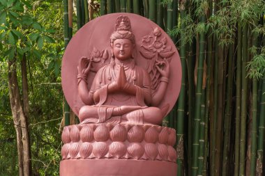 Wat Pahuaylad 'in Loei, Tayland' daki bir simgesi. Her dinde herkesin izlenebileceği bir yer..