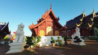 Atmosfer Wat Pa Dara Phirom, Mae Rim, Chiang Mai, Tayland. Her dinde herkesin izlenebileceği bir yer..