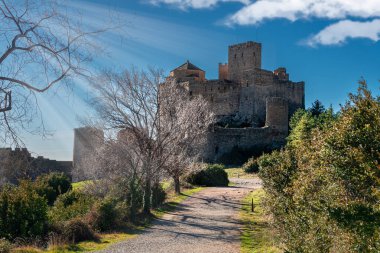 Loarre Castle veya Abadia de Loarre. Aragon, Huesca 'daki Roma şatosu. İspanya.