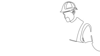 Mühendis inşaat alanında ölçüm yapıyor. Coğrafyacılar büyük inşaat projelerine girişmeden önce kesin ölçümler yaparlar. Peyzaj tasarımı kavramı. Yüksek kalite 4k görüntü