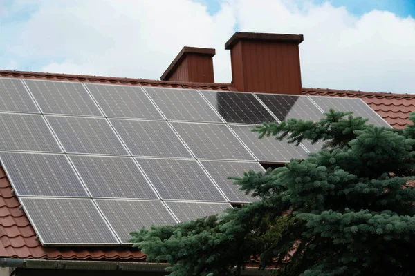 Instalando Uma Célula Solar Telhado Painéis Solares Telhado Casa Fazenda — Fotografia de Stock