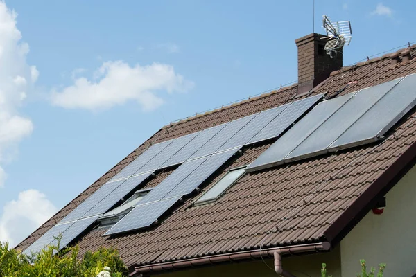 Installing Solar Cell Roof Solar Panels Roof Historic Farm House — Stock Photo, Image