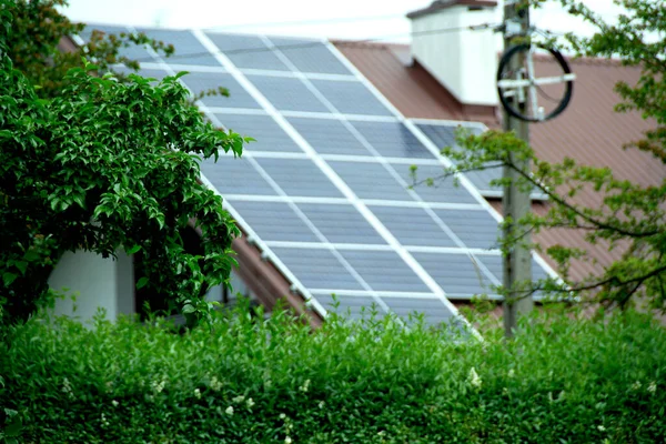 Instalando Uma Célula Solar Telhado Painéis Solares Telhado Casa Fazenda — Fotografia de Stock