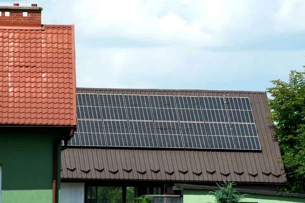 Instalace Solární Buňky Střeše Solární Panely Střeše Historický Statek Moderními — Stock fotografie