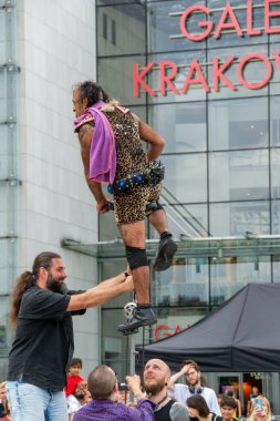 Cracow, Malopolska, Polonya - 09.06.2023: Sokak Tiyatrosu Festivali. Uluslararası yıllık etkinlik. Bay Copini Hiszpania, Kahraman. ULICA Sokak Tiyatrosu Festivali. Yüksek kalite fotoğraf