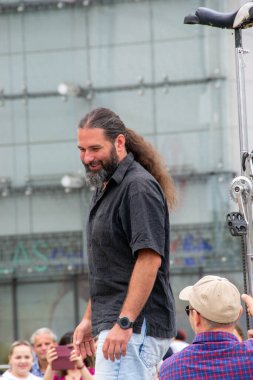 Cracow, Malopolska, Polonya - 09.06.2023: Sokak Tiyatrosu Festivali. Uluslararası yıllık etkinlik. Bay Copini Hiszpania, Kahraman. ULICA Sokak Tiyatrosu Festivali. Yüksek kalite fotoğraf