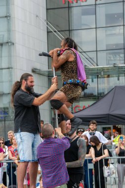 Cracow, Malopolska, Polonya - 09.06.2023: Sokak Tiyatrosu Festivali. Uluslararası yıllık etkinlik. Bay Copini Hiszpania, Kahraman. ULICA Sokak Tiyatrosu Festivali. Yüksek kalite fotoğraf