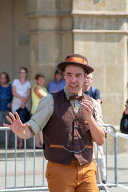 Cracow, Malopolska, Polonya - 09.06.2023: Sokak Tiyatrosu Festivali. Uluslararası yıllık etkinlik. Manteca al dente Argentyna: Galumphing. Yüksek kalite fotoğraf