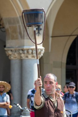 Cracow, Malopolska, Polonya - 09.06.2023: Sokak Tiyatrosu Festivali. Uluslararası yıllık etkinlik. Manteca al dente Argentyna: Galumphing. Yüksek kalite fotoğraf