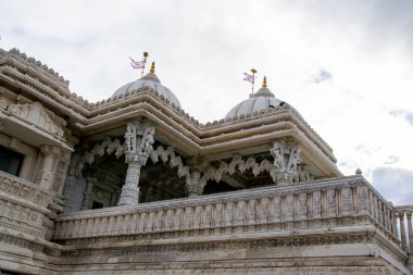 BAPS Shri Swaminarayan Mandir Etobicoke, Toronto, Ontario, Kanada 'da BAPS Swaminarayan Sanstha tarafından inşa edilmiş geleneksel bir Hindu ibadethanesidir. Yüksek kalite fotoğraf