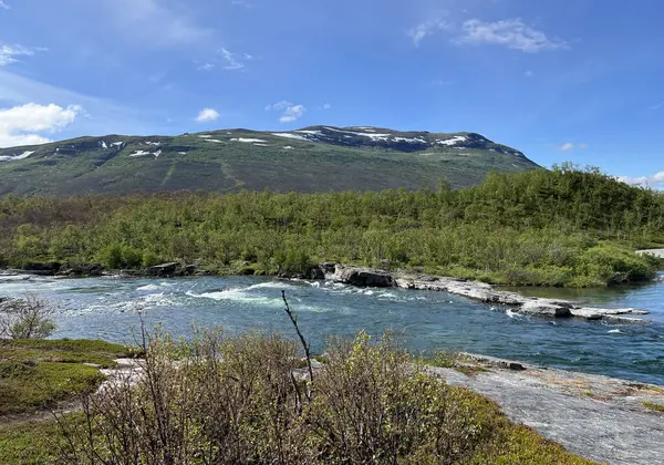 Watercourse, Tornetrask ve Njulla dağı, İsveç 'in Lapland kentindeki Abisko Ulusal Parkı' nda.