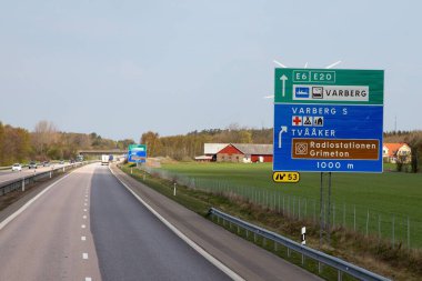 E6 E20 otoyolu Halland 'dan geçiyor, Varberg' in güneyi, İsveç.