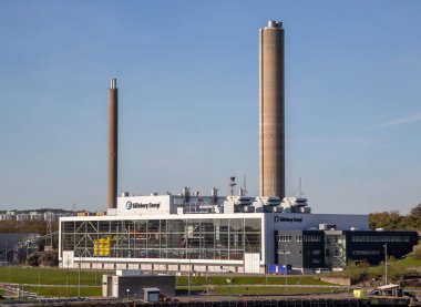 Göteborg, Vastergotland, İsveç 'in liman girişindeki Rya kojenerasyon tesisi.
