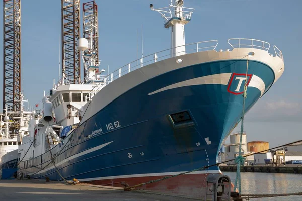 Danimarka, Jutland 'ın batı kıyısındaki Hirtshals limanında balıkçı teknesi..