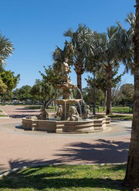 Torremolinos, Endülüs, İspanya 'daki Parque la Bateria Çeşmesi.