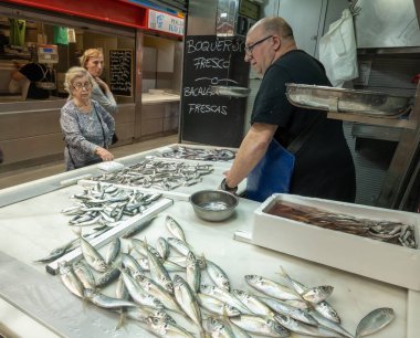 Malaga, Endülüs, İspanya 'daki pazar salonunun içi.