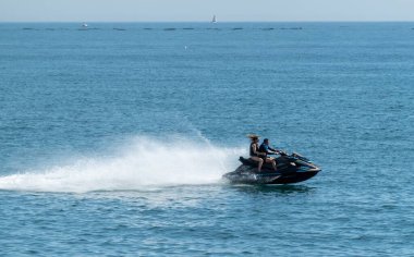 Akdeniz 'de Yamaha jet ski, Torremolinos açıklarında, Endülüs, İspanya.