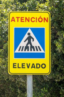 Torremolinos, Endülüs, İspanya yaya geçidinde imza atın..