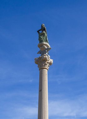 Torremolinos, Endülüs, İspanya 'da bir kavşakta heykel.