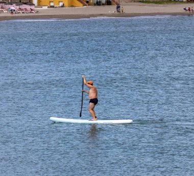 Torremolinos, Endülüs, İspanya 'nın dışındaki Akdeniz' de stand-up raket.