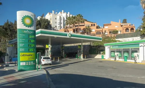 Benzin istasyonu BP, Torremolinos, Endülüs, İspanya.