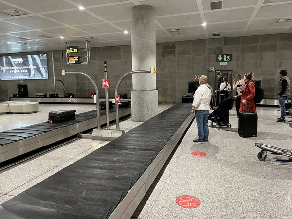 西班牙安达卢西亚马拉加科斯塔德尔索尔机场行李装卸 图库图片