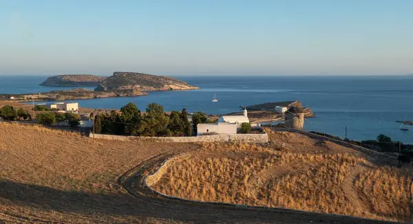 Yunanistan 'ın Ege Denizi' ndeki Schinoussa Adası manzarası.