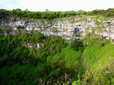 Galapagos, Ekvador, Güney Amerika 'daki Santa Cruz adasında dağ oluşumu.