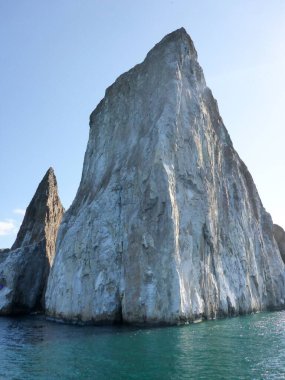 Galapagos, Ekvador, Güney Amerika 'daki San Cristobal Adası dışındaki Leon Dormino uçurumları.