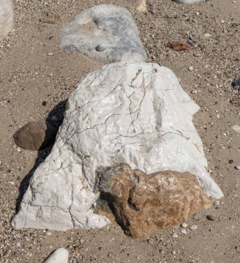  Yunanistan 'ın Karpathos adasının batı kesimindeki Lefkos Akdeniz' de kaya oluşumu.