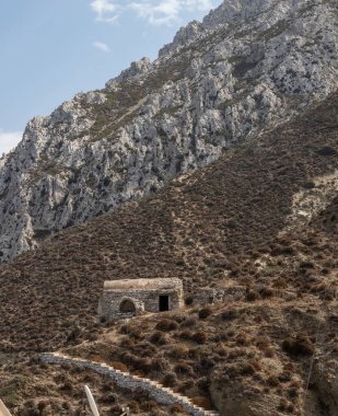 Yunanistan 'ın Karpathos adasının kuzey kesimindeki Olympos köyündeki eski binalar.