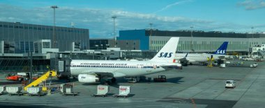 SAS uçakları ve Kastrup Havaalanı, Kopenhag, Danimarka 'daki kara faaliyetleri..