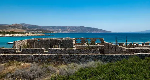 Yunanistan 'ın Naxos adasındaki Akdeniz' deki antik anılar.