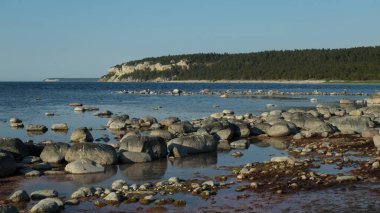 Gotland, İsveç 'in kuzeybatısındaki Lickershamn' da Baltık deniz kıyısı..