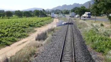 Winetram, Franschhoek, Batı Burnu, Güney Afrika 'daki şaraphanelerden geçen küçük demiryolu. 28 Kasım 2017.