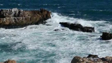 Hermanus yakınlarındaki Atlantik Okyanusu kıyısında Batı Burnu, Güney Afrika.