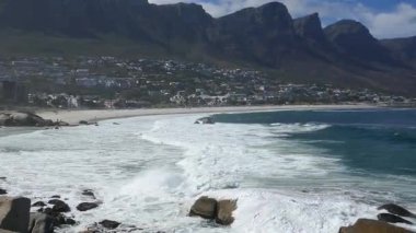 Cape Town yakınlarındaki Atlantik Okyanusu kıyısında, Batı Burnu, Güney Afrika.