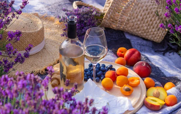Young Woman Pours Wine Glass Lavender Field Nature Selective Focus — Stock Photo, Image
