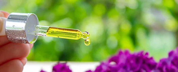 Siringa Lila Aceite Esencial Botella Aceite Belleza Con Flores Color —  Fotos de Stock