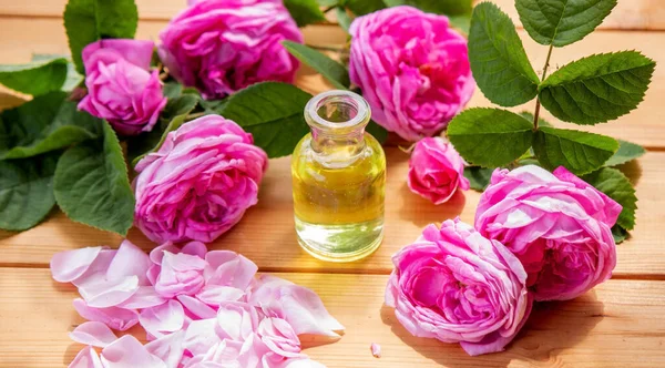 Rose Flower Essential Oil Spa Aromatherapy Selective Focus — Stock Photo, Image