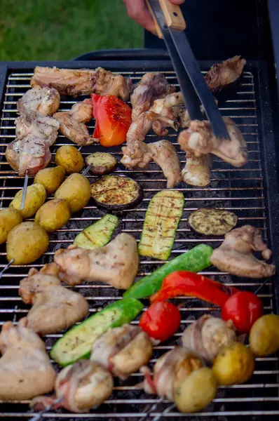 Man Grilling Vegetables Meat Selective Focus Nature — Stock Photo, Image