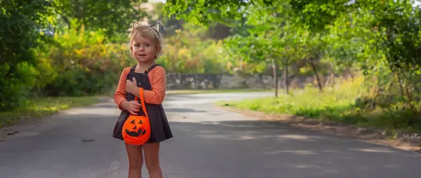 Barn Kledd Kostymer Til Halloween Kveld Selektivt Fokus Halloween Serien – stockfoto