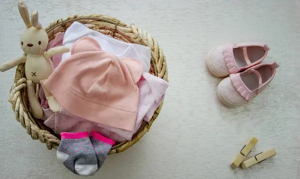 Barnsaker Korgen Tvättning Barnkläder — Stockfoto