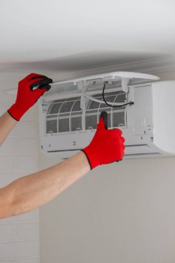 Klima filtresi yenileme HVAC bakım temiz havalandırma.