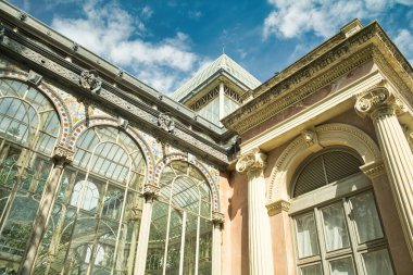 Madrid Retiro Parkı 'nda Palacio de Cristal adında bir mücevher var, şüphesiz bir mücevher..