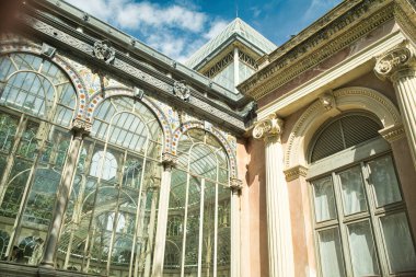 Madrid Retiro Parkı 'nda Palacio de Cristal adında bir mücevher var, şüphesiz bir mücevher..