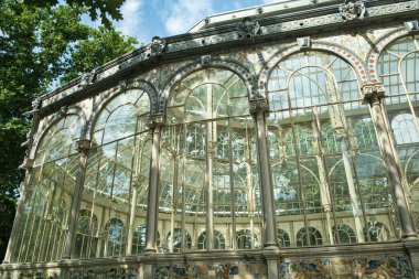 Madrid Retiro Parkı 'nda Palacio de Cristal adında bir mücevher var, şüphesiz bir mücevher..